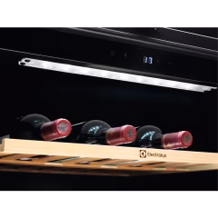 52 Şişe Kapasiteli Ankastre Tezgah Altı Şarap Dolabı